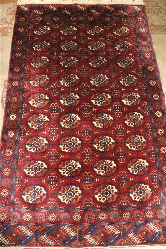Isphahan red medallion rug